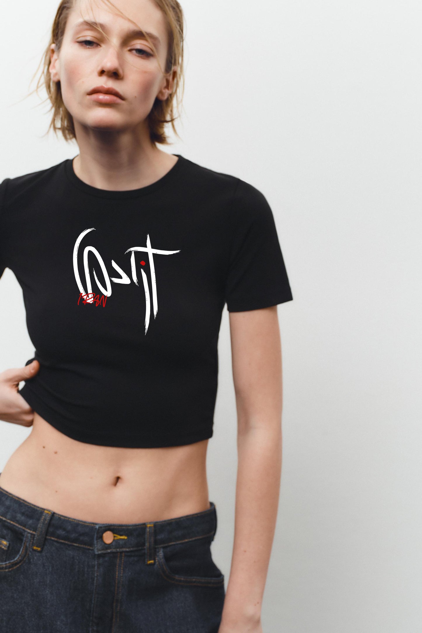 AZADI; WOMEN'S BLACK CROPPED STRETCH T-SHIRT